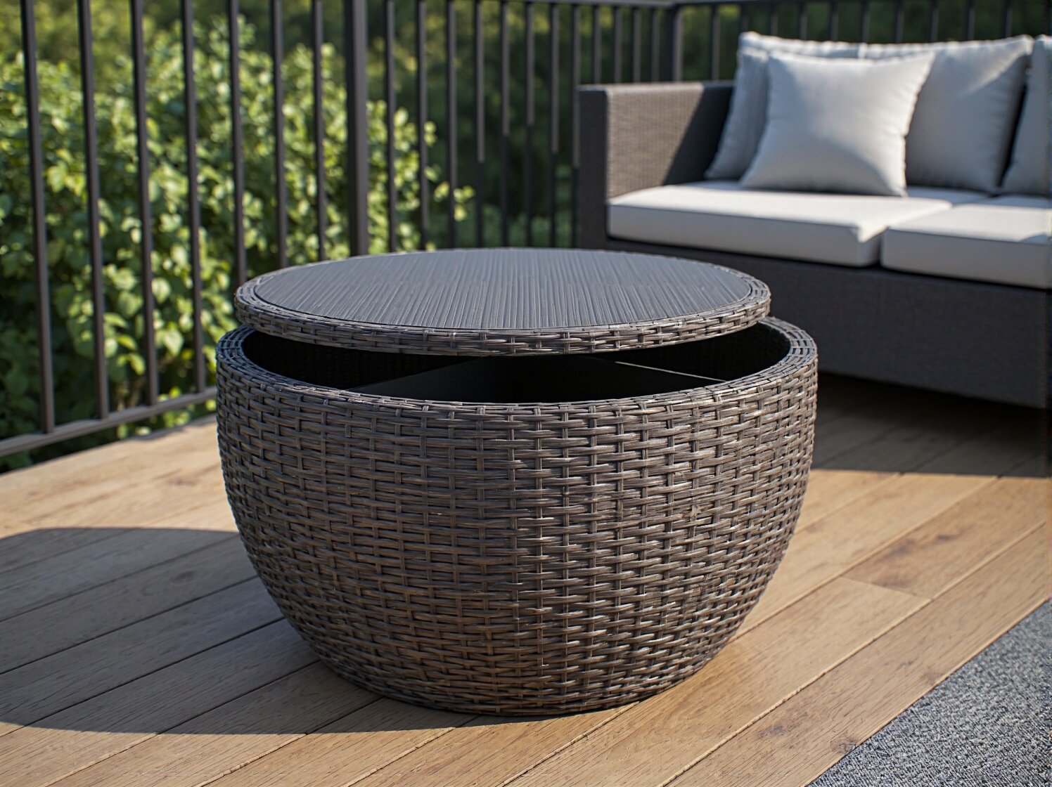 Ranking: Najlepsze stoliki balkonowe z dodatkowymi schowkami na 2025 rok - ilustracja 2